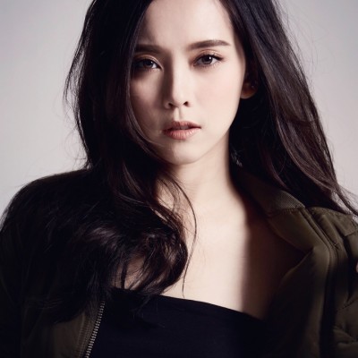 Photography by Ryan Chiu | Makeup by Chin Mun from Diva Production | Hair by Makeover Hair Salon